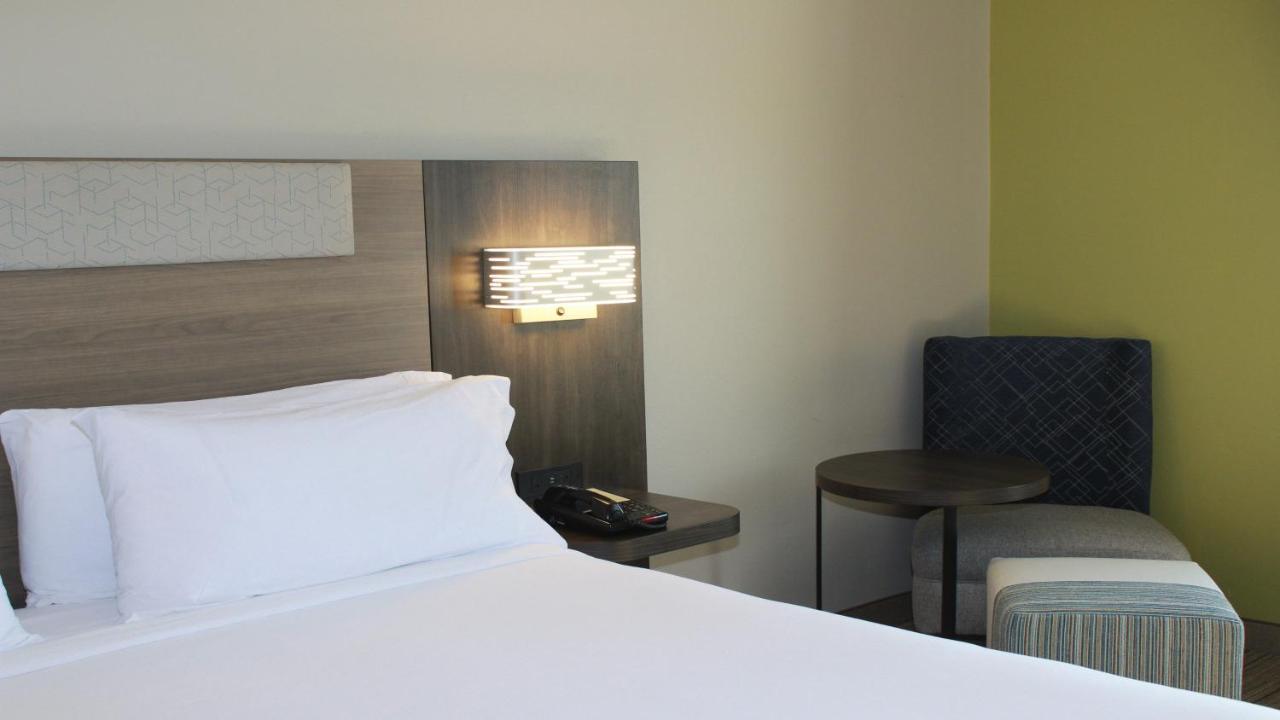 Holiday Inn Express Hotel & Suites Hope Mills-Fayetteville Airport By Ihg Bagian luar foto
